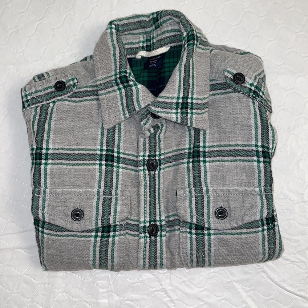 GAP green button down shirt